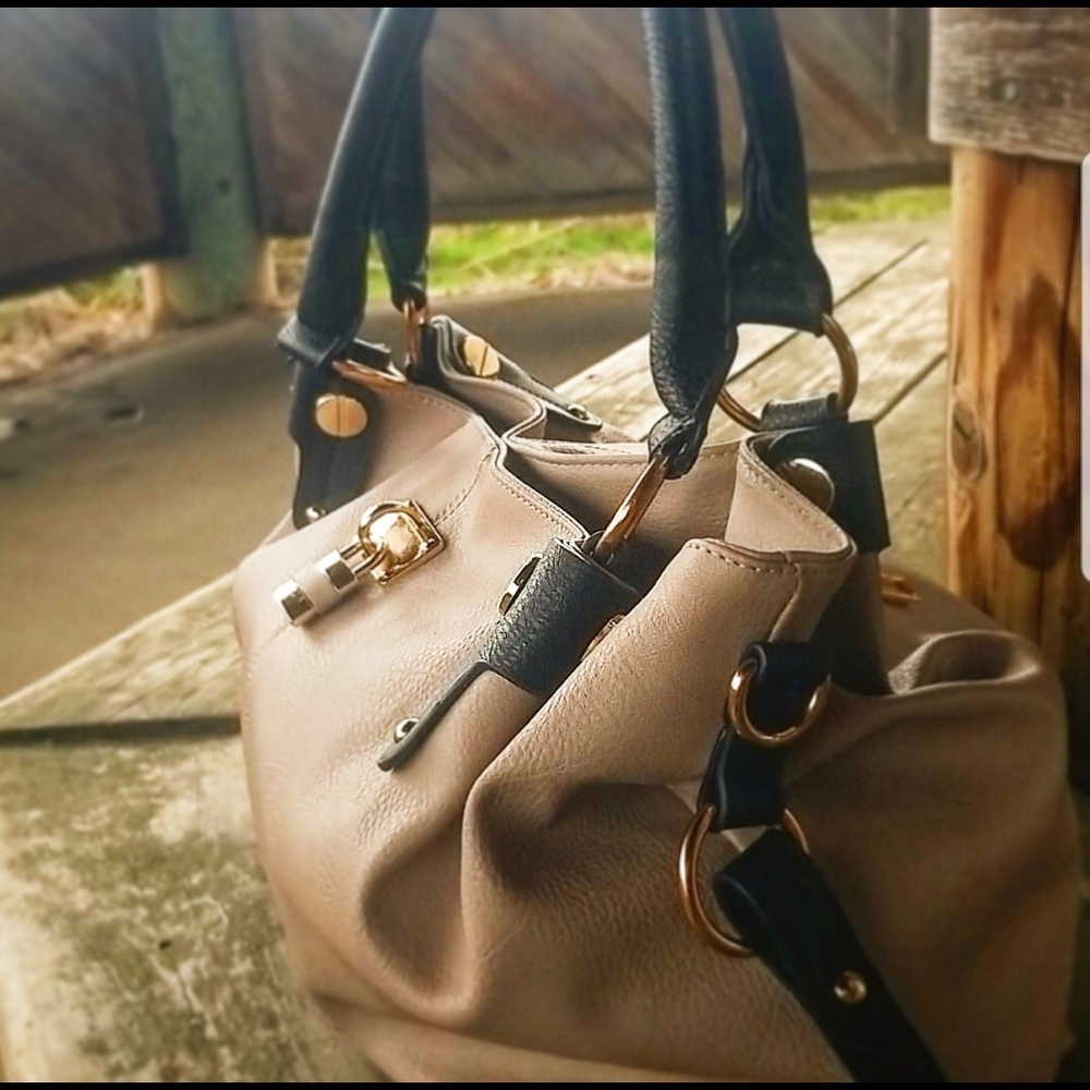 Kathy Ireland Cream Colored Purse!!!👜💛